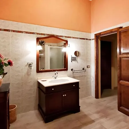 Linda Villa Montaione
